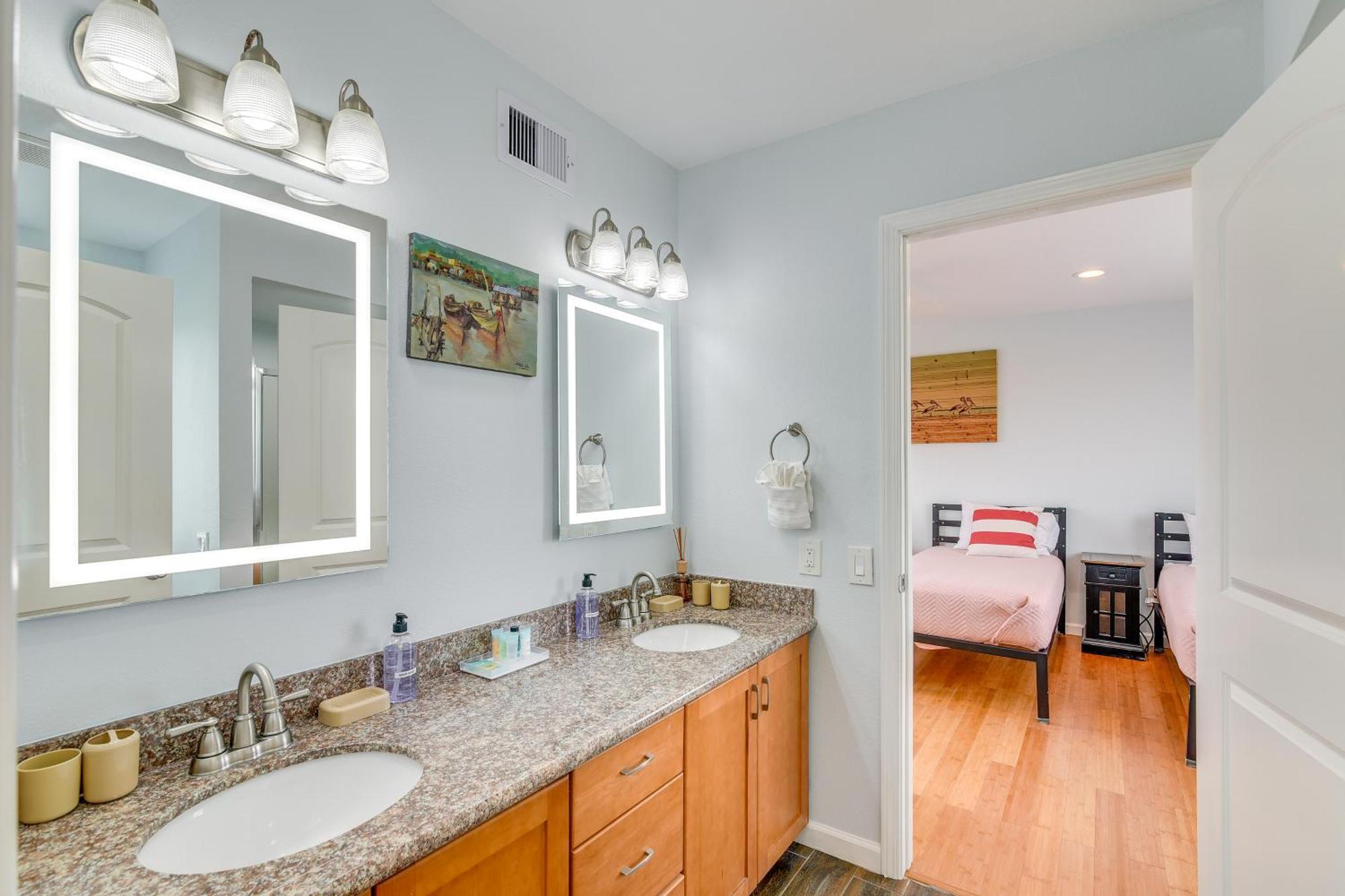 Ocean-View Surfside Home With Boardwalk To Beach! サーフサイド・ビーチ エクステリア 写真